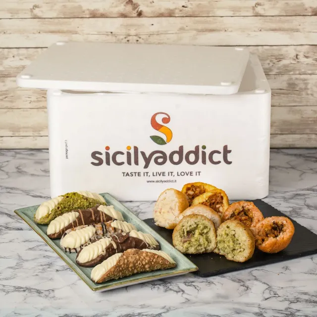 SicilyAddict Welcome Kit Box Siciliana con Cannoli e Arancini