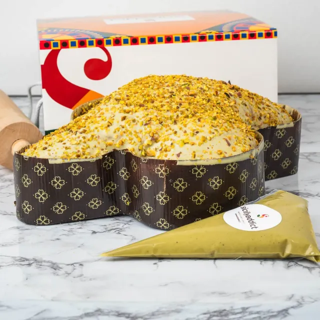 SicilyAddict colomba artigianale con crema in sac à poche